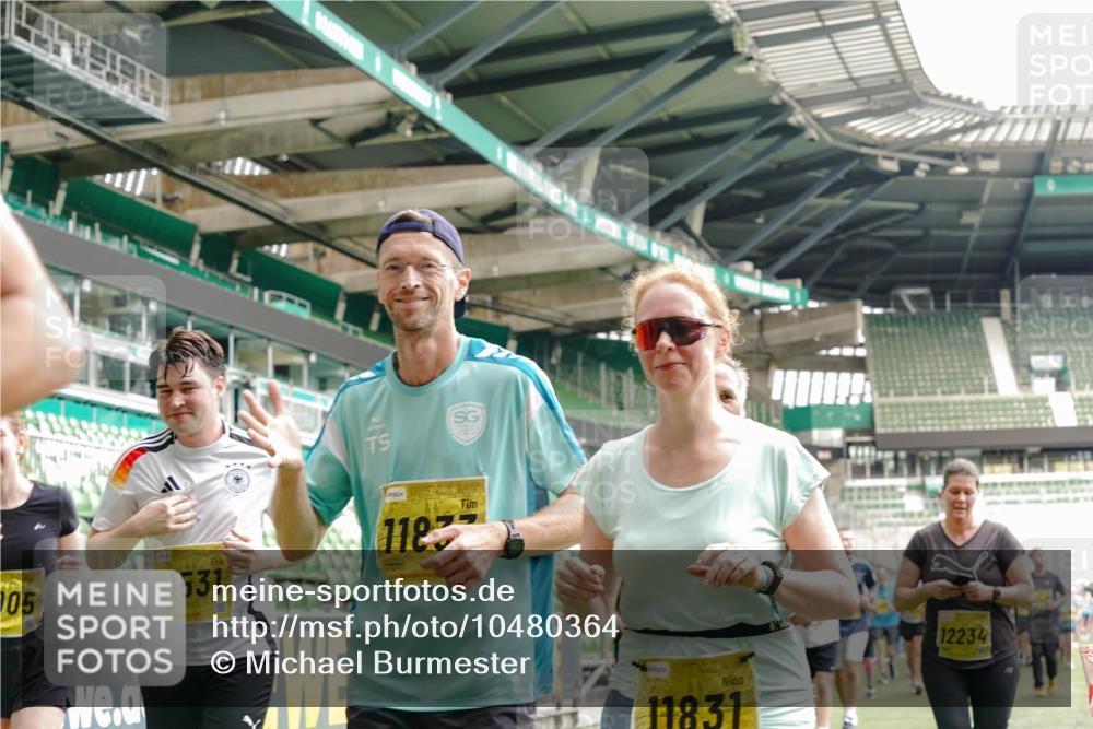13.09.2026 - 21. swb-Marathon Bremen Michael Burmester http://msf.ph/oto/10480364 13.09.2026 10:41:36 Laufen im Stadion 10148, 10155, 10163, 10169, 10213, 10247, 10299, 10313, 10321, 10354, 10395, 10396, 10399, 10406, 10414, 10417, 10419, 10422, 10424, 10435, 10455, 10461, 10462, 10483, 10490, 10519, 10527, 10545, 10546, 10547, 10582, 10586, 10611, 10644, 10694, 10705, 10706, 10719, 10722, 10766, 10768, 10776, 10804, 10854, 10859, 10889, 10909, 10963, 10977, 11027, 11043, 11048, 11084, 11085, 11090, 11097, 11098, 11192 meine-sportfotos.de