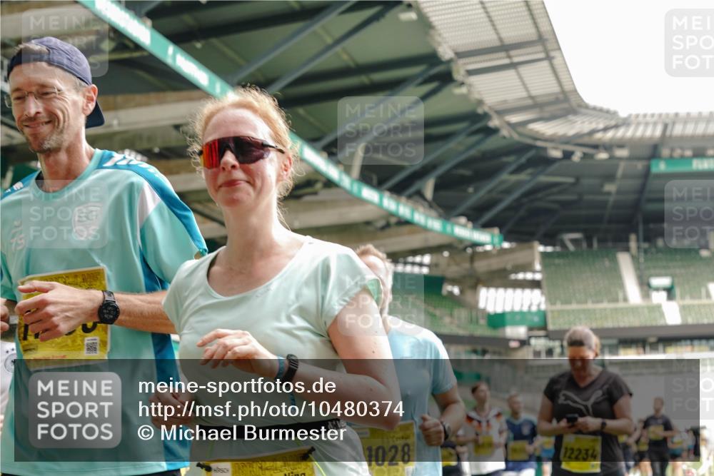 13.09.2026 - 21. swb-Marathon Bremen Michael Burmester http://msf.ph/oto/10480374 13.09.2026 10:41:37 Laufen im Stadion 10148, 10155, 10163, 10169, 10213, 10247, 10299, 10313, 10321, 10354, 10395, 10396, 10399, 10406, 10414, 10417, 10419, 10422, 10424, 10435, 10455, 10461, 10462, 10483, 10490, 10519, 10527, 10545, 10546, 10547, 10582, 10586, 10611, 10644, 10694, 10705, 10706, 10719, 10722, 10766, 10768, 10776, 10804, 10854, 10859, 10889, 10909, 10963, 10977, 11027, 11043, 11048, 11084, 11085, 11090, 11097, 11098, 11140, 11192 meine-sportfotos.de