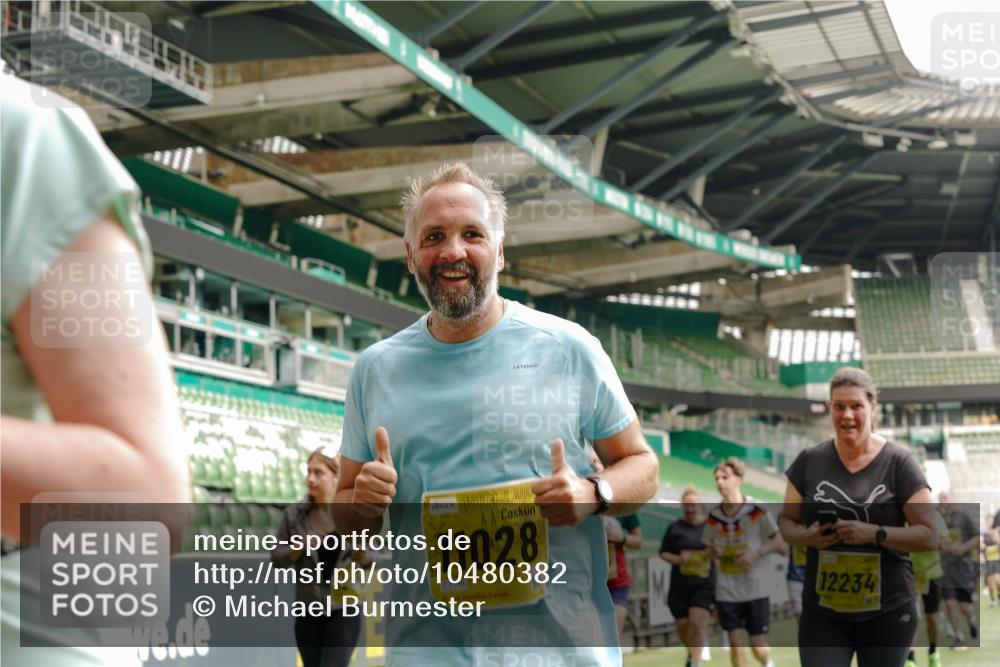 13.09.2026 - 21. swb-Marathon Bremen Michael Burmester http://msf.ph/oto/10480382 13.09.2026 10:41:38 Laufen im Stadion 10148, 10155, 10163, 10213, 10247, 10299, 10313, 10321, 10354, 10395, 10396, 10399, 10406, 10414, 10417, 10419, 10422, 10424, 10435, 10455, 10461, 10462, 10483, 10490, 10519, 10527, 10545, 10546, 10547, 10582, 10586, 10611, 10644, 10665, 10694, 10705, 10706, 10719, 10722, 10766, 10768, 10776, 10804, 10854, 10859, 10889, 10909, 10963, 10977, 11027, 11043, 11048, 11084, 11085, 11090, 11097, 11098, 11140, 11192 meine-sportfotos.de