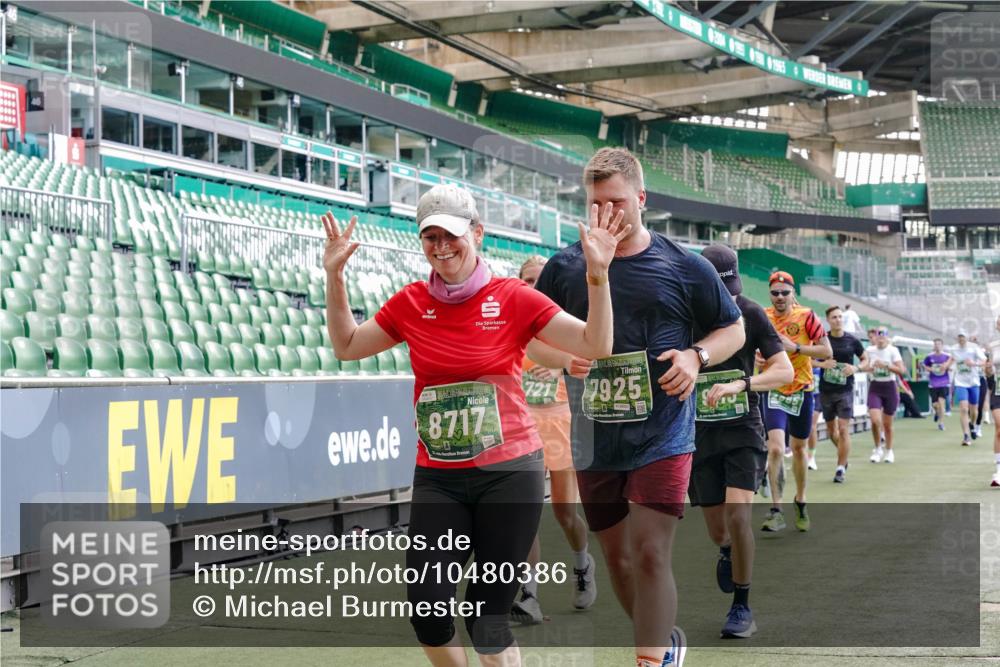 13.09.2026 - 21. swb-Marathon Bremen Michael Burmester http://msf.ph/oto/10480386 13.09.2026 13:19:16 Laufen im Stadion 333, 404, 464, 486, 512, 546, 732, 753, 837, 921, 938, 1066, 1156, 1431, 1506, 1765, 1844, 1868, 1916, 2028, 2056, 2123, 2137, 2224, 2240, 2294, 2315, 2357, 2358, 2453, 2557, 2563, 2614, 2622, 2626, 2689, 2702, 2703, 2722, 2756, 2786, 2843, 2845, 2849, 2857, 2879, 2880, 2893, 2944, 2983, 2999, 3031, 3046, 3059, 3072, 3096, 3100, 3116, 3146, 3189, 3198, 3210, 3243, 3263, 3285, 3287, 3315, 3476, 3537, 3619, 3633, 3654, 3740, 3879, 4478 meine-sportfotos.de