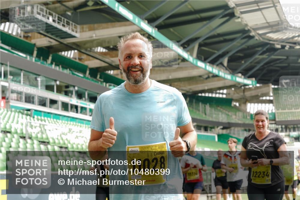 13.09.2026 - 21. swb-Marathon Bremen Michael Burmester http://msf.ph/oto/10480399 13.09.2026 10:41:38 Laufen im Stadion 10148, 10155, 10163, 10213, 10247, 10299, 10313, 10321, 10354, 10395, 10396, 10399, 10406, 10414, 10417, 10419, 10422, 10424, 10435, 10455, 10461, 10462, 10483, 10490, 10519, 10527, 10545, 10546, 10547, 10582, 10586, 10611, 10644, 10665, 10694, 10705, 10706, 10719, 10722, 10766, 10768, 10776, 10804, 10854, 10859, 10889, 10909, 10963, 10977, 11027, 11043, 11048, 11084, 11085, 11090, 11097, 11098, 11140, 11192 meine-sportfotos.de