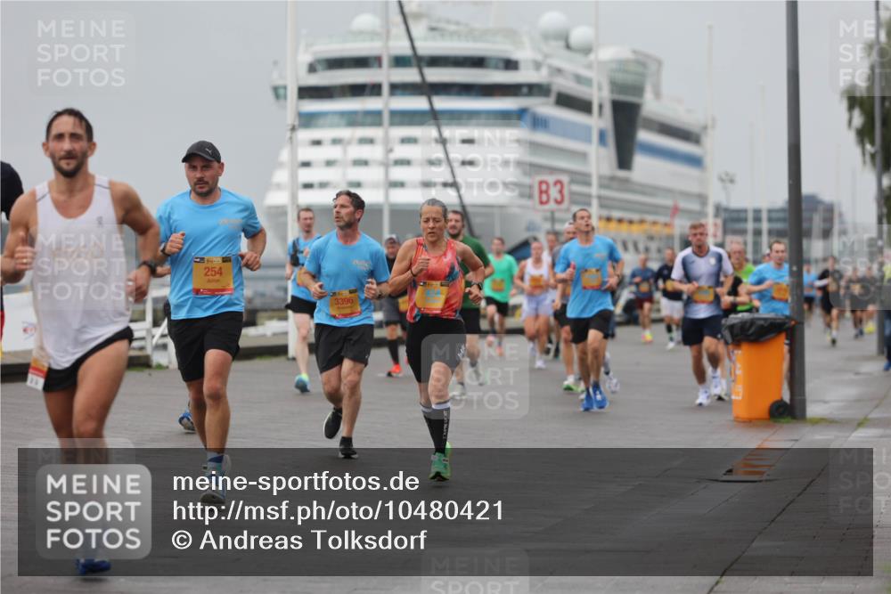 13.09.2026 - Kiel Lauf Andreas Tolksdorf http://msf.ph/oto/10480421 13.09.2026 11:54:26 Kiellinie 39, 254, 3396, 3 meine-sportfotos.de