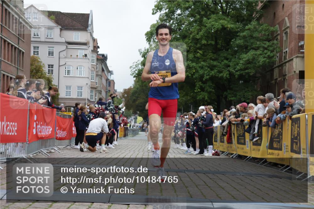 13.09.2026 - Kiel Lauf Yannick Fuchs http://msf.ph/oto/10484765 13.09.2026 10:22:48 Ziel 5326, 5603, 151, 4621, 8240, 8708, 9678, 4621, 8708 meine-sportfotos.de