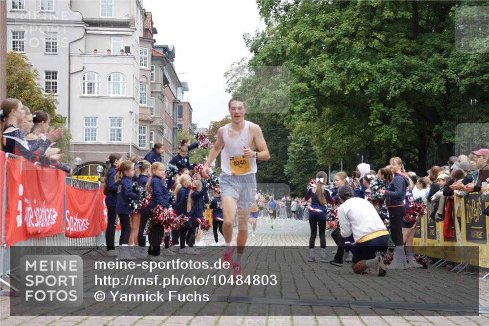 13.09.2026 - Kiel Lauf Yannick Fuchs http://msf.ph/oto/10484803 13.09.2026 10:23:01 Ziel 9678, 151, 5326, 5603, 8240, 3465, 4645, 8809, 10568, 8240 meine-sportfotos.de
