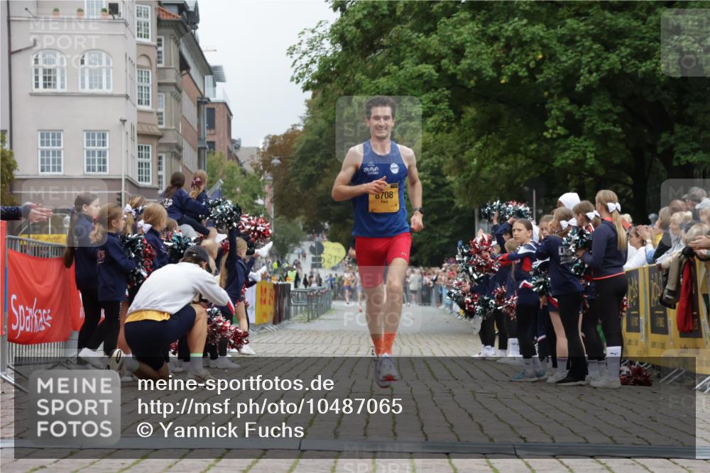 13.09.2026 - Kiel Lauf Yannick Fuchs http://msf.ph/oto/10487065 13.09.2026 10:22:46 Ziel 5326, 5603, 151, 4621, 8240, 8708, 9678, 3732, 8708 meine-sportfotos.de