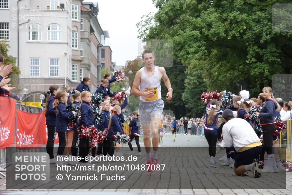 13.09.2026 - Kiel Lauf Yannick Fuchs http://msf.ph/oto/10487087 13.09.2026 10:23:01 Ziel 9678, 151, 5326, 5603, 8240, 3465, 4645, 8809, 10568, 8240 meine-sportfotos.de