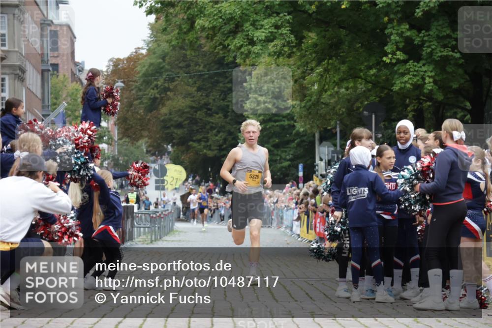 13.09.2026 - Kiel Lauf Yannick Fuchs http://msf.ph/oto/10487117 13.09.2026 10:23:21 Ziel 3465, 4645, 6302, 8809, 5326, 9678, 10568, 716, 2937, 5603 meine-sportfotos.de