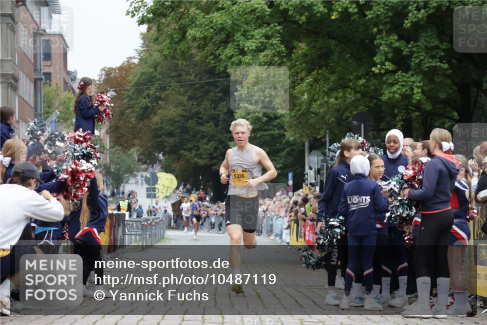 13.09.2026 - Kiel Lauf Yannick Fuchs http://msf.ph/oto/10487119 13.09.2026 10:23:21 Ziel 3465, 4645, 6302, 8809, 5326, 9678, 10568, 716, 2937, 5603 meine-sportfotos.de