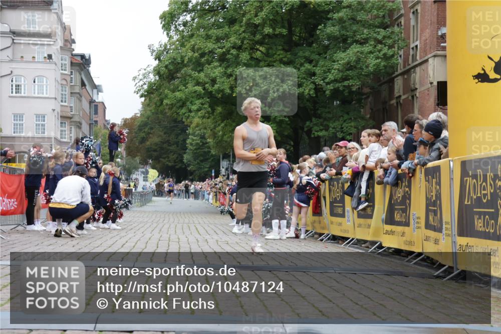 13.09.2026 - Kiel Lauf Yannick Fuchs http://msf.ph/oto/10487124 13.09.2026 10:23:24 Ziel 3465, 4645, 6302, 5326, 8809, 9678, 10568, 716, 2937, 5326 meine-sportfotos.de