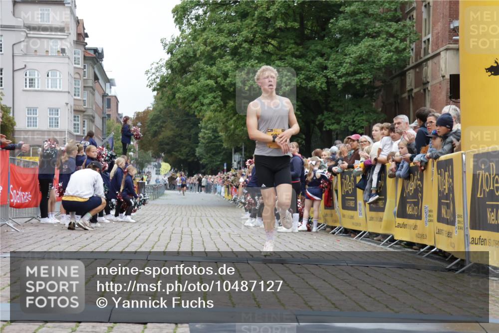 13.09.2026 - Kiel Lauf Yannick Fuchs http://msf.ph/oto/10487127 13.09.2026 10:23:24 Ziel 3465, 4645, 6302, 5326, 8809, 9678, 10568, 716, 2937, 5326 meine-sportfotos.de