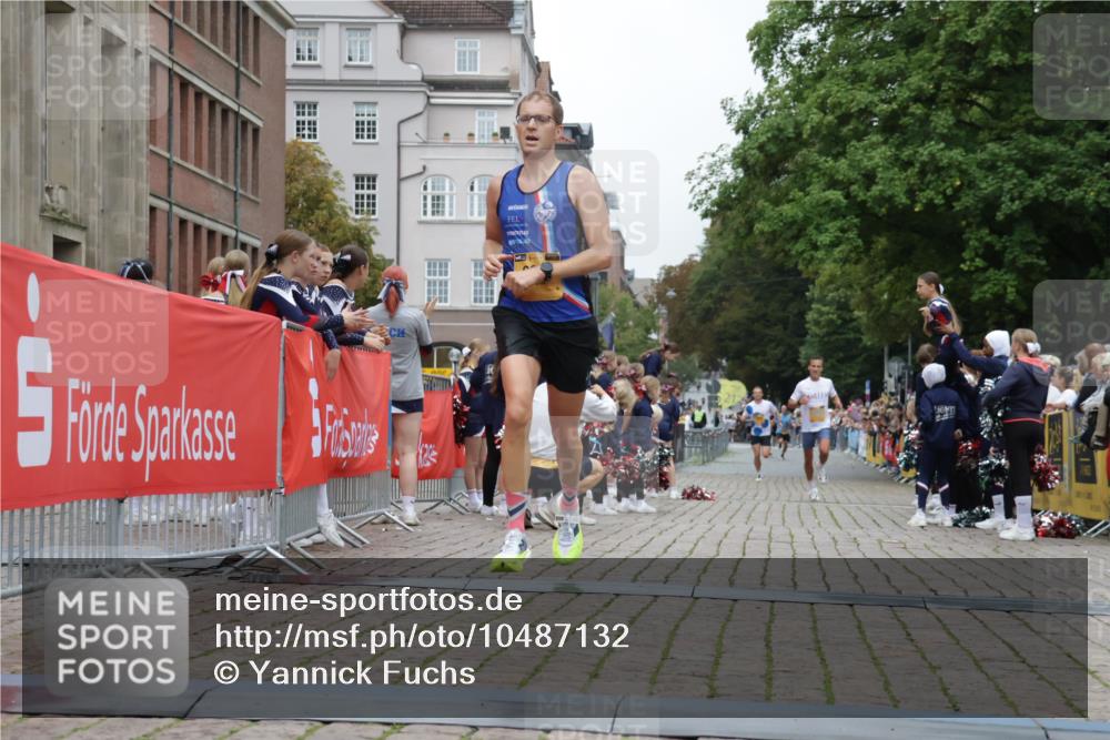 13.09.2026 - Kiel Lauf Yannick Fuchs http://msf.ph/oto/10487132 13.09.2026 10:23:39 Ziel 716, 2937, 3465, 4645, 6302, 8809, 9678, 10568, 9678 meine-sportfotos.de