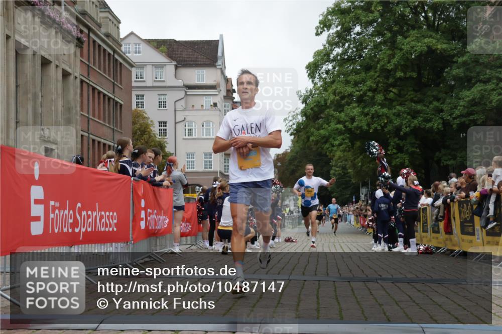 13.09.2026 - Kiel Lauf Yannick Fuchs http://msf.ph/oto/10487147 13.09.2026 10:23:45 Ziel 2937, 716, 3465, 4645, 6302, 8809, 10568, 8809, 9678, 10568 meine-sportfotos.de