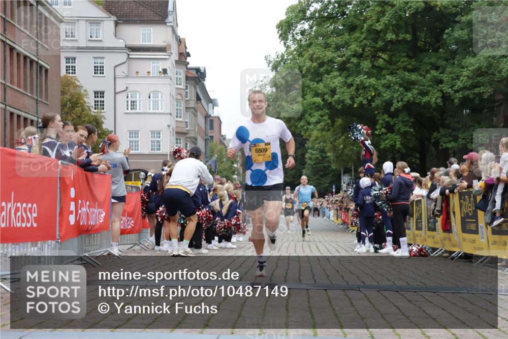 13.09.2026 - Kiel Lauf Yannick Fuchs http://msf.ph/oto/10487149 13.09.2026 10:23:47 Ziel 2937, 716, 3465, 4645, 6302, 8809, 8809, 9678, 10568 meine-sportfotos.de