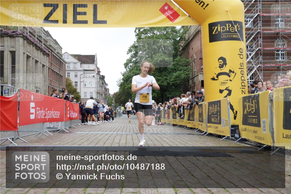 13.09.2026 - Kiel Lauf Yannick Fuchs http://msf.ph/oto/10487188 13.09.2026 10:24:09 Ziel 6018, 6433, 7195, 716, 2937, 2664, 7457, 9298, 11647, 716 meine-sportfotos.de