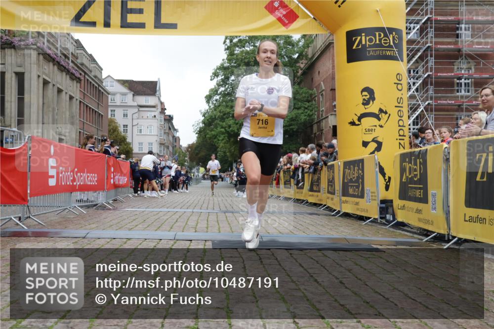 13.09.2026 - Kiel Lauf Yannick Fuchs http://msf.ph/oto/10487191 13.09.2026 10:24:10 Ziel 6018, 6433, 7195, 2937, 2664, 4199, 7457, 9298, 11647, 716, 2937 meine-sportfotos.de