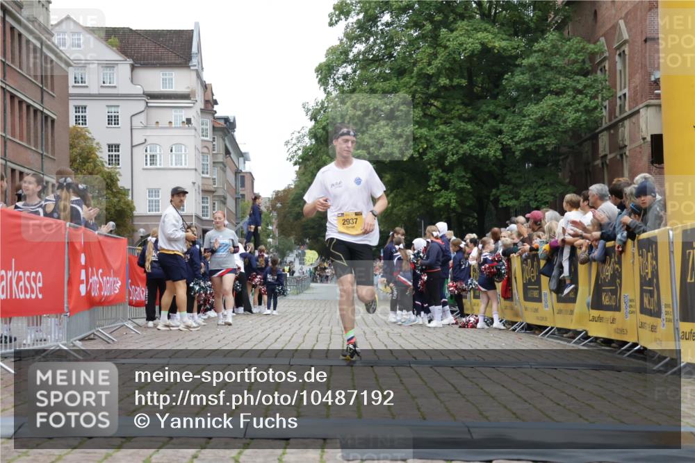 13.09.2026 - Kiel Lauf Yannick Fuchs http://msf.ph/oto/10487192 13.09.2026 10:24:13 Ziel 2664, 6018, 6433, 7195, 9298, 2937, 4199, 7457, 11647, 716, 2937 meine-sportfotos.de