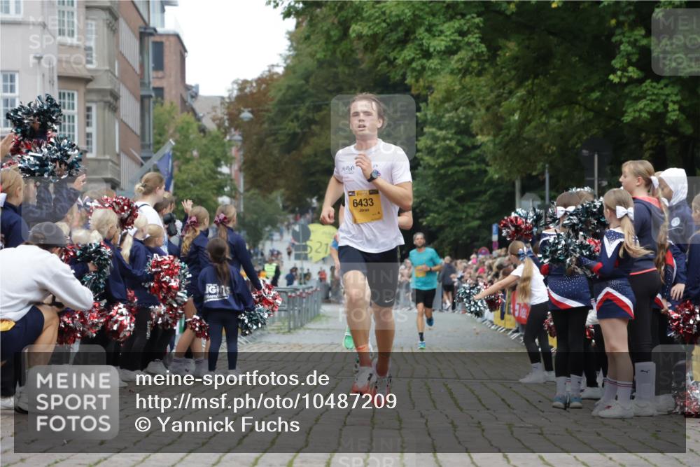 13.09.2026 - Kiel Lauf Yannick Fuchs http://msf.ph/oto/10487209 13.09.2026 10:24:40 Ziel 2501, 4199, 2664, 4199, 6018, 6433, 7195, 7457, 9298, 11647, 2158, 6174, 7069, 7233, 8656, 11798, 6433 meine-sportfotos.de