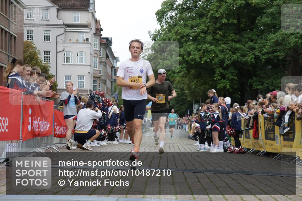 13.09.2026 - Kiel Lauf Yannick Fuchs http://msf.ph/oto/10487210 13.09.2026 10:24:42 Ziel 2158, 2501, 2664, 4199, 6018, 6433, 7195, 7457, 9298, 11647, 6174, 7069, 7233, 8656, 11798, 6018, 6433 meine-sportfotos.de