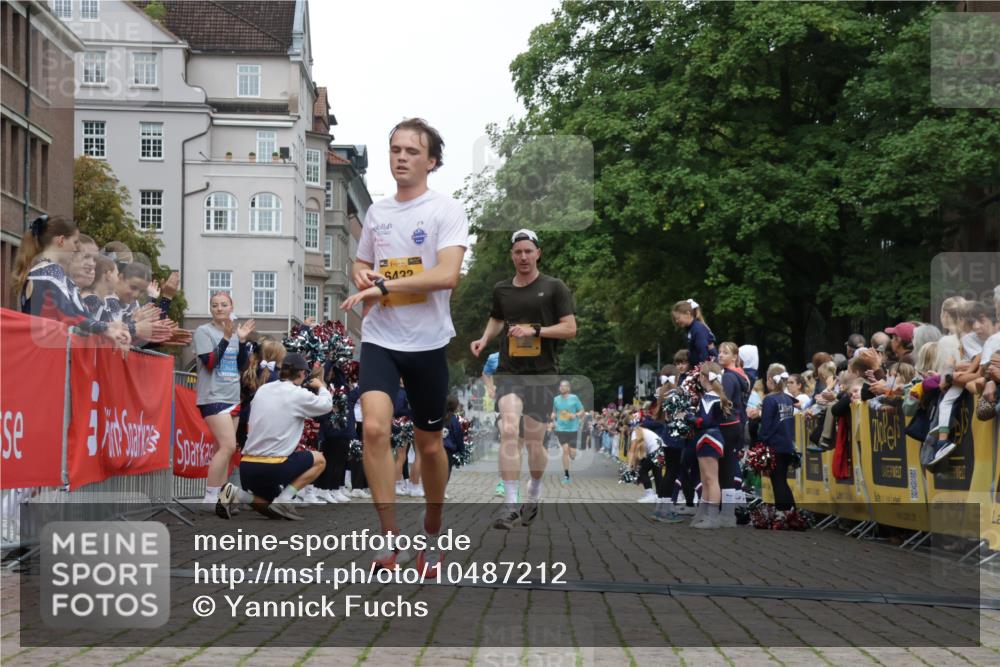 13.09.2026 - Kiel Lauf Yannick Fuchs http://msf.ph/oto/10487212 13.09.2026 10:24:42 Ziel 2158, 2501, 2664, 4199, 6018, 6433, 7195, 7457, 9298, 11647, 6174, 7069, 7233, 8656, 11798, 6018, 6433 meine-sportfotos.de