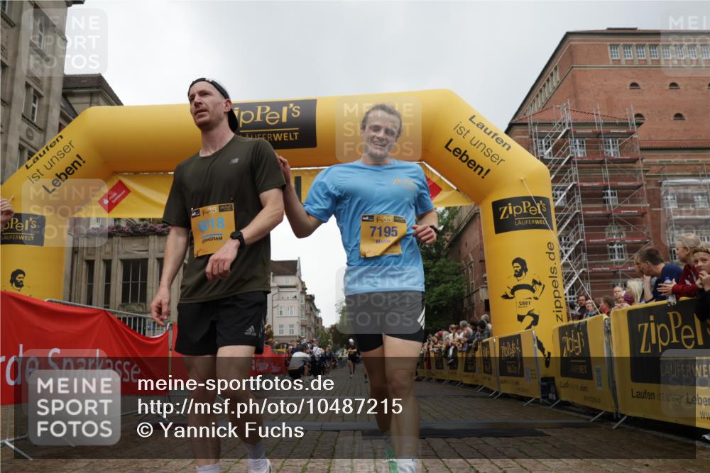 13.09.2026 - Kiel Lauf Yannick Fuchs http://msf.ph/oto/10487215 13.09.2026 10:24:48 Ziel 2158, 2501, 7233, 11798, 2664, 4199, 7457, 9298, 11647, 6174, 7069, 8656, 2664, 6018, 6433, 7195 meine-sportfotos.de