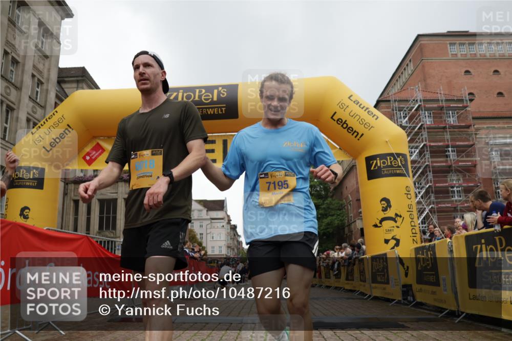 13.09.2026 - Kiel Lauf Yannick Fuchs http://msf.ph/oto/10487216 13.09.2026 10:24:48 Ziel 2158, 2501, 7233, 11798, 2664, 4199, 7457, 9298, 11647, 6174, 7069, 8656, 2664, 6018, 6433, 7195 meine-sportfotos.de