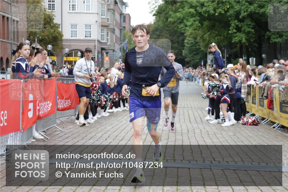13.09.2026 - Kiel Lauf Yannick Fuchs http://msf.ph/oto/10487234 13.09.2026 10:25:03 Ziel 6174, 7069, 7233, 8656, 2158, 2501, 4199, 7233, 7457, 11798, 4858, 4199, 7457, 11647 meine-sportfotos.de