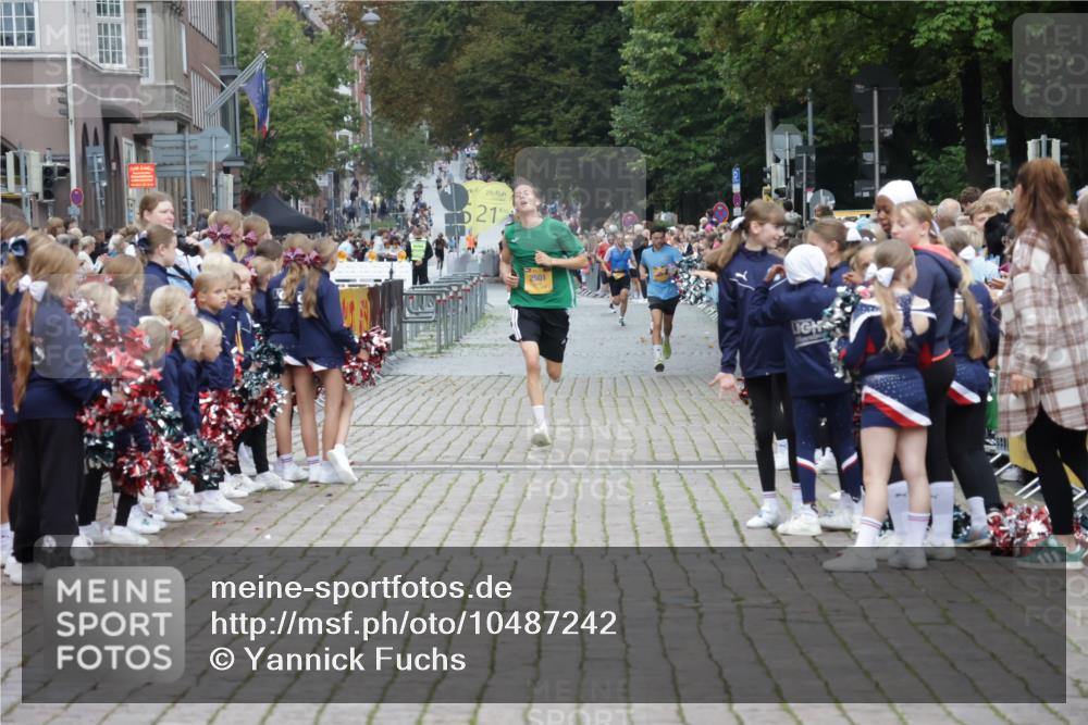 13.09.2026 - Kiel Lauf Yannick Fuchs http://msf.ph/oto/10487242 13.09.2026 10:25:10 Ziel 2158, 2501, 6174, 7069, 7233, 8656, 11798, 4858, 6958, 8566, 10095, 4199, 7457 meine-sportfotos.de