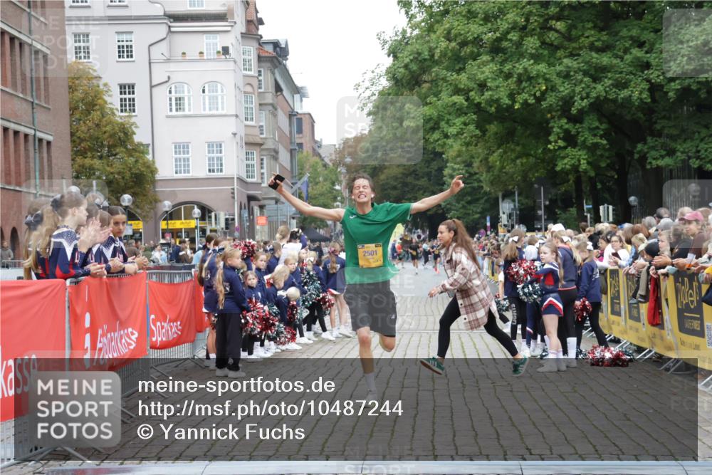 13.09.2026 - Kiel Lauf Yannick Fuchs http://msf.ph/oto/10487244 13.09.2026 10:25:14 Ziel 4858, 2158, 2501, 6174, 7069, 7233, 8656, 11798, 6958, 8566, 10095, 2501 meine-sportfotos.de