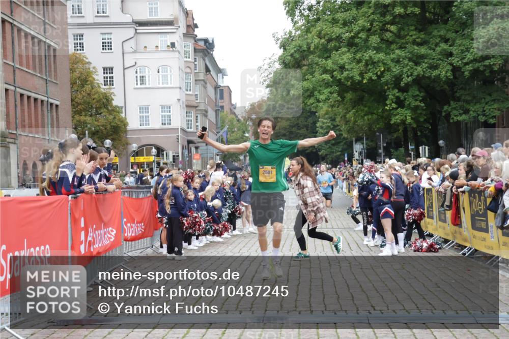 13.09.2026 - Kiel Lauf Yannick Fuchs http://msf.ph/oto/10487245 13.09.2026 10:25:14 Ziel 4858, 2158, 2501, 6174, 7069, 7233, 8656, 11798, 6958, 8566, 10095, 2501 meine-sportfotos.de