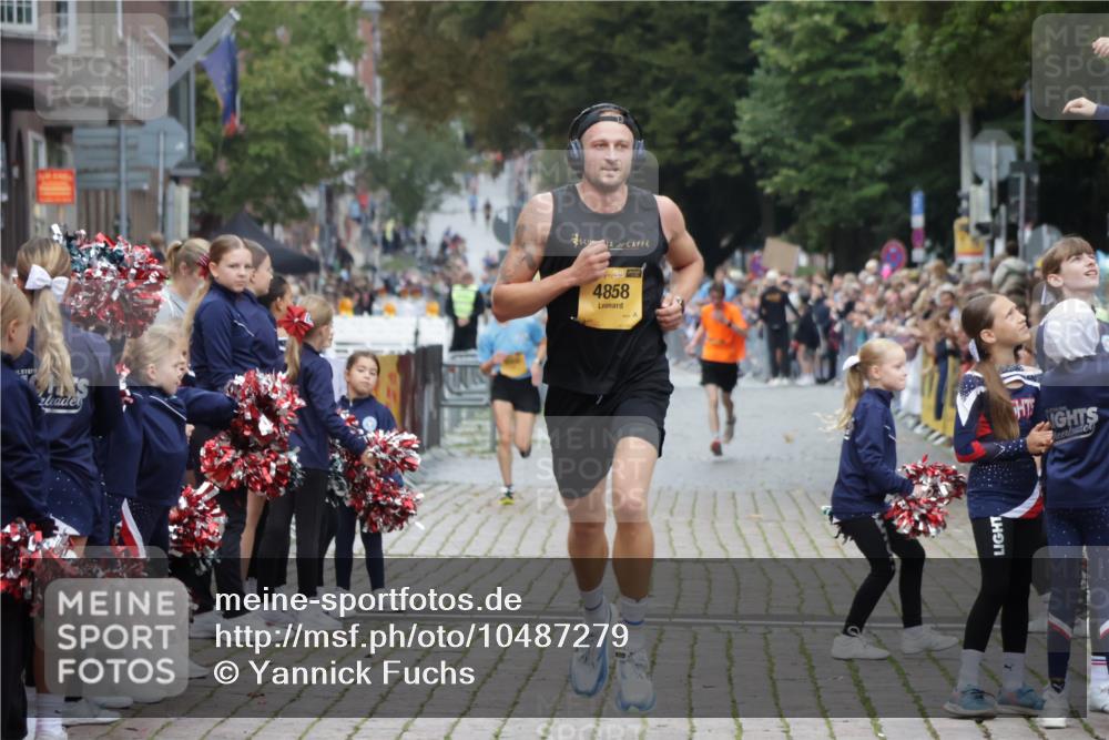 13.09.2026 - Kiel Lauf Yannick Fuchs http://msf.ph/oto/10487279 13.09.2026 10:25:49 Ziel 1625, 2084, 2107, 4463, 6585, 8643, 4858, 6585, 6958, 7377, 8566, 10095, 4167, 5001, 7595, 9077, 10850, 11169, 4858 meine-sportfotos.de