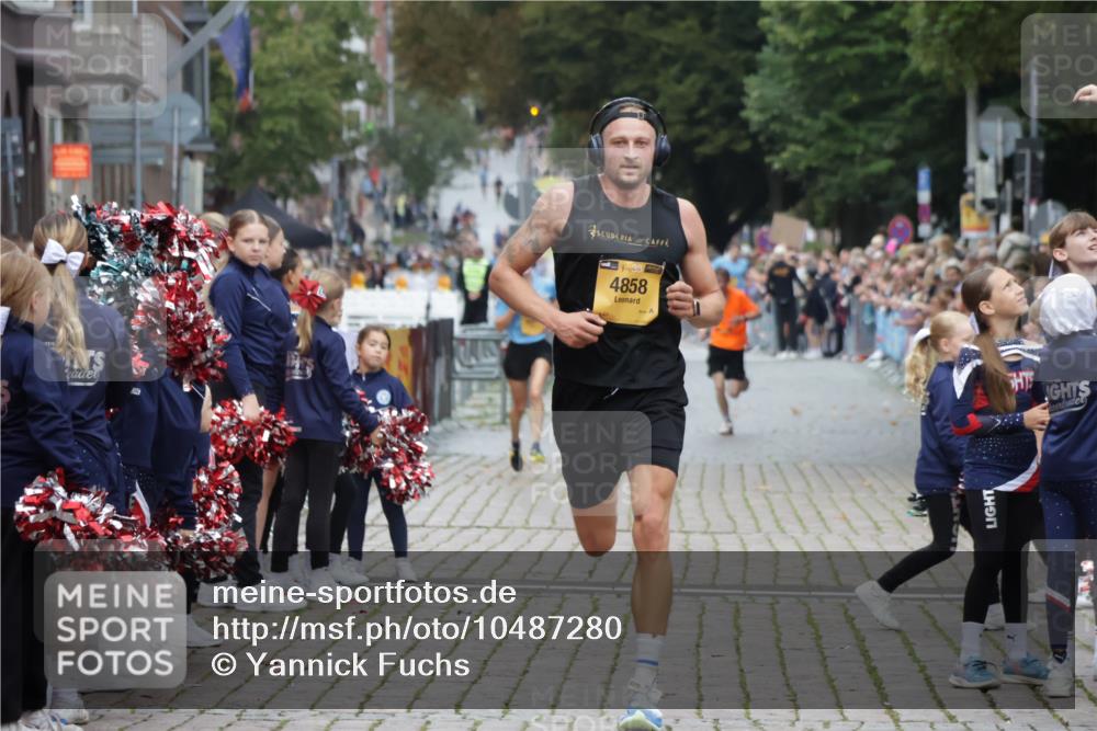 13.09.2026 - Kiel Lauf Yannick Fuchs http://msf.ph/oto/10487280 13.09.2026 10:25:49 Ziel 1625, 2084, 2107, 4463, 6585, 8643, 4858, 6585, 6958, 7377, 8566, 10095, 4167, 5001, 7595, 9077, 10850, 11169, 4858 meine-sportfotos.de