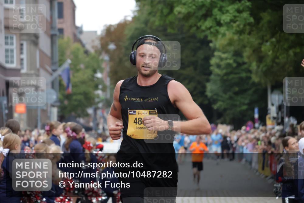 13.09.2026 - Kiel Lauf Yannick Fuchs http://msf.ph/oto/10487282 13.09.2026 10:25:51 Ziel 1625, 2084, 4463, 8643, 9077, 2084, 2107, 4858, 6585, 6958, 7377, 8566, 10095, 4167, 5001, 7595, 10850, 11169, 11348, 4858 meine-sportfotos.de