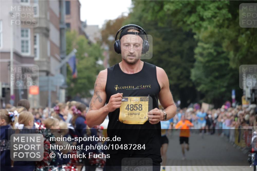 13.09.2026 - Kiel Lauf Yannick Fuchs http://msf.ph/oto/10487284 13.09.2026 10:25:51 Ziel 1625, 2084, 4463, 8643, 9077, 2084, 2107, 4858, 6585, 6958, 7377, 8566, 10095, 4167, 5001, 7595, 10850, 11169, 11348, 4858 meine-sportfotos.de