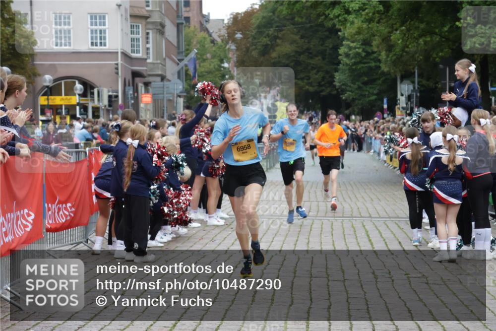 13.09.2026 - Kiel Lauf Yannick Fuchs http://msf.ph/oto/10487290 13.09.2026 10:25:58 Ziel 4167, 4463, 9077, 10850, 1625, 2084, 2107, 6585, 6958, 7377, 8566, 8643, 10095, 5001, 7294, 7595, 11169, 11348, 4858, 6958 meine-sportfotos.de