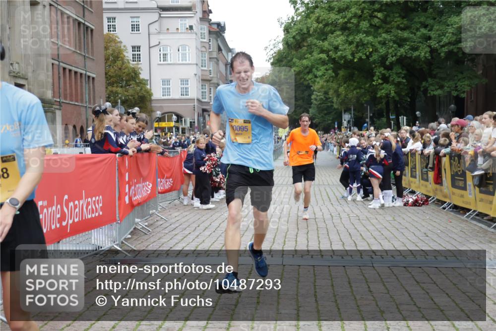 13.09.2026 - Kiel Lauf Yannick Fuchs http://msf.ph/oto/10487293 13.09.2026 10:26:02 Ziel 4167, 4463, 5001, 7595, 9077, 10850, 1625, 2084, 2107, 4463, 6585, 7377, 8566, 8643, 10095, 7294, 10964, 11169, 11348, 6958, 8566, 10095 meine-sportfotos.de