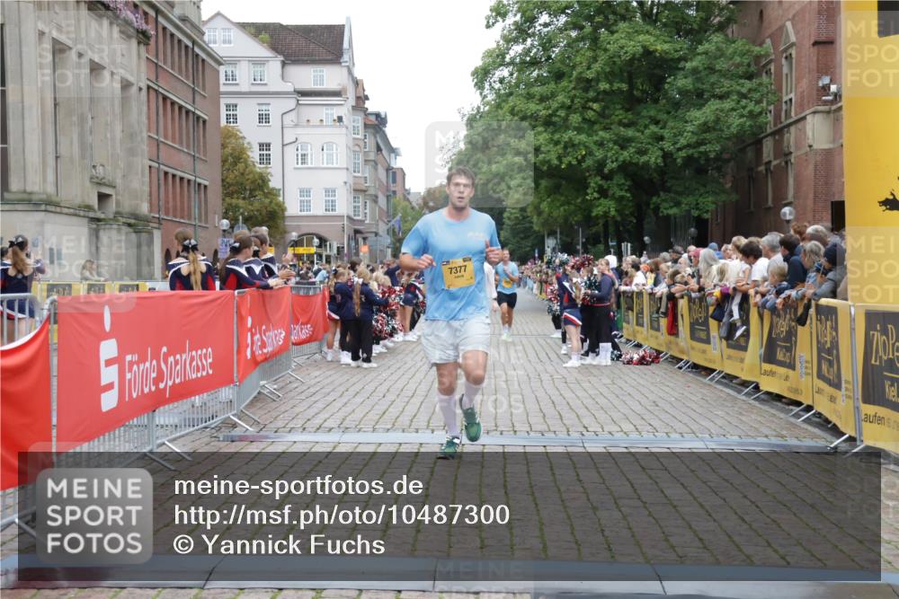 13.09.2026 - Kiel Lauf Yannick Fuchs http://msf.ph/oto/10487300 13.09.2026 10:26:11 Ziel 4167, 5001, 7294, 7595, 11169, 11348, 1625, 2084, 2107, 4167, 4463, 6585, 7377, 8643, 9077, 10850, 10034, 10964, 6585, 7377, 8566 meine-sportfotos.de