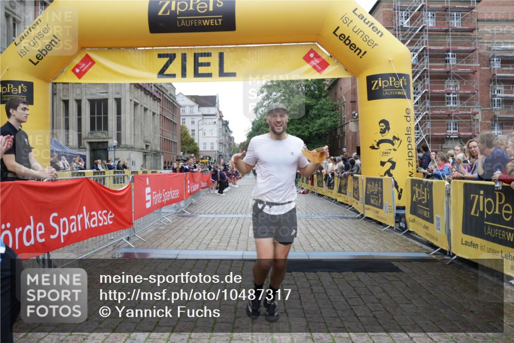 13.09.2026 - Kiel Lauf Yannick Fuchs http://msf.ph/oto/10487317 13.09.2026 10:26:23 Ziel 7294, 10034, 10964, 4167, 4463, 5001, 7595, 9077, 10850, 11169, 11348, 1102, 2244, 4278, 1625, 2084, 8643 meine-sportfotos.de