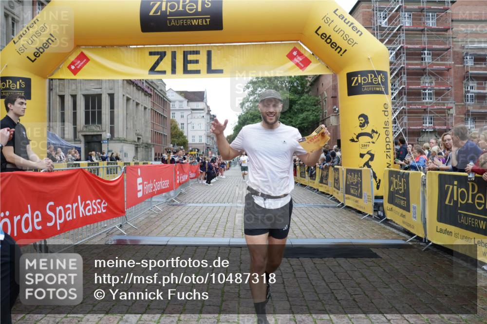13.09.2026 - Kiel Lauf Yannick Fuchs http://msf.ph/oto/10487318 13.09.2026 10:26:23 Ziel 7294, 10034, 10964, 4167, 4463, 5001, 7595, 9077, 10850, 11169, 11348, 1102, 2244, 4278, 1625, 2084, 8643 meine-sportfotos.de