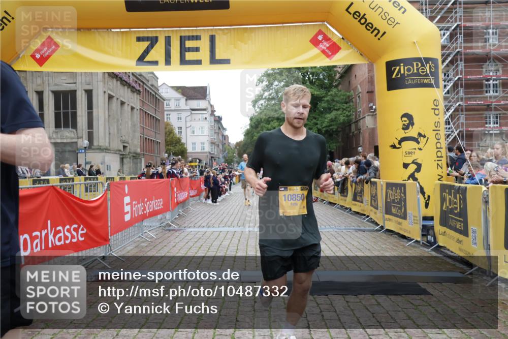 13.09.2026 - Kiel Lauf Yannick Fuchs http://msf.ph/oto/10487332 13.09.2026 10:26:34 Ziel 2244, 4278, 10034, 4167, 5001, 7294, 7595, 10964, 11169, 11348, 1102, 1717, 3945, 12421, 4167, 4463, 9077, 10850 meine-sportfotos.de