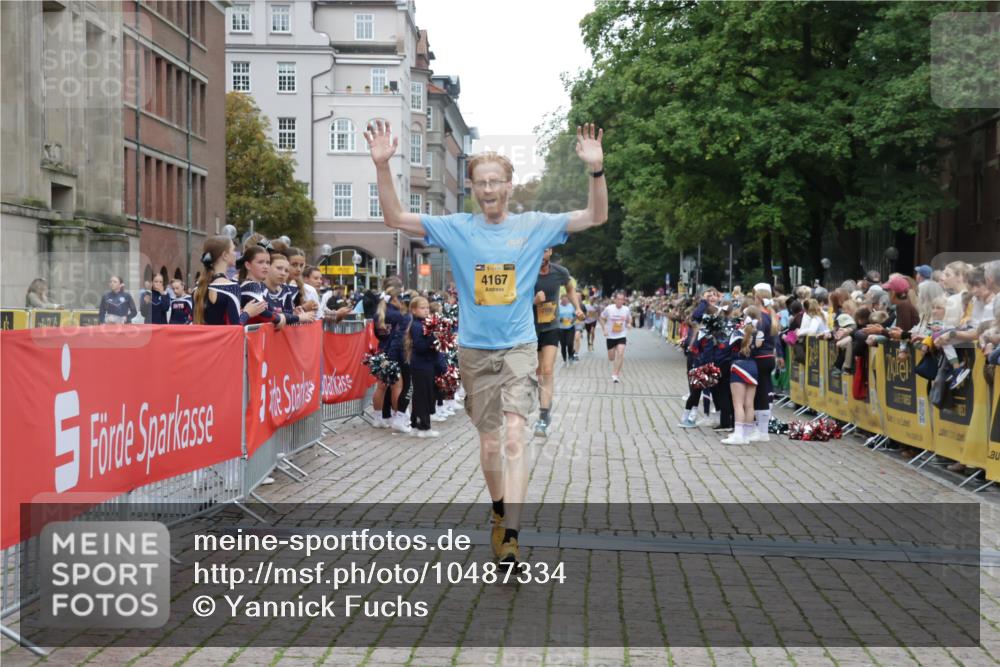 13.09.2026 - Kiel Lauf Yannick Fuchs http://msf.ph/oto/10487334 13.09.2026 10:26:36 Ziel 1102, 2244, 4278, 10034, 4167, 5001, 7294, 7595, 10034, 10964, 11169, 11348, 1717, 3945, 6509, 12421, 4167, 7595, 9077, 10850 meine-sportfotos.de