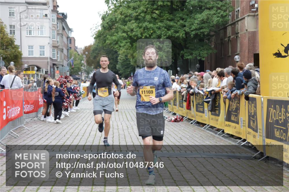 13.09.2026 - Kiel Lauf Yannick Fuchs http://msf.ph/oto/10487346 13.09.2026 10:26:44 Ziel 1102, 1717, 2244, 4278, 7294, 10034, 10964, 11169, 11348, 601, 3945, 5484, 6509, 9105, 12421, 12699, 12738, 5001, 7595, 11169, 11348 meine-sportfotos.de