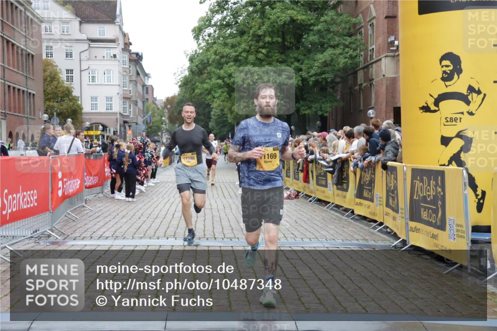 13.09.2026 - Kiel Lauf Yannick Fuchs http://msf.ph/oto/10487348 13.09.2026 10:26:45 Ziel 1102, 1717, 2244, 4278, 12421, 7294, 10034, 10964, 11348, 601, 3945, 5484, 6509, 9105, 12699, 12738, 5001, 7595, 11169, 11348 meine-sportfotos.de