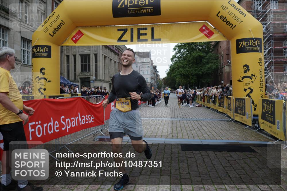 13.09.2026 - Kiel Lauf Yannick Fuchs http://msf.ph/oto/10487351 13.09.2026 10:26:47 Ziel 1102, 1717, 2244, 3945, 4278, 12421, 2244, 4278, 7294, 10034, 10964, 601, 1800, 5484, 6509, 9105, 12699, 12738, 5001, 7294, 11169, 11348 meine-sportfotos.de