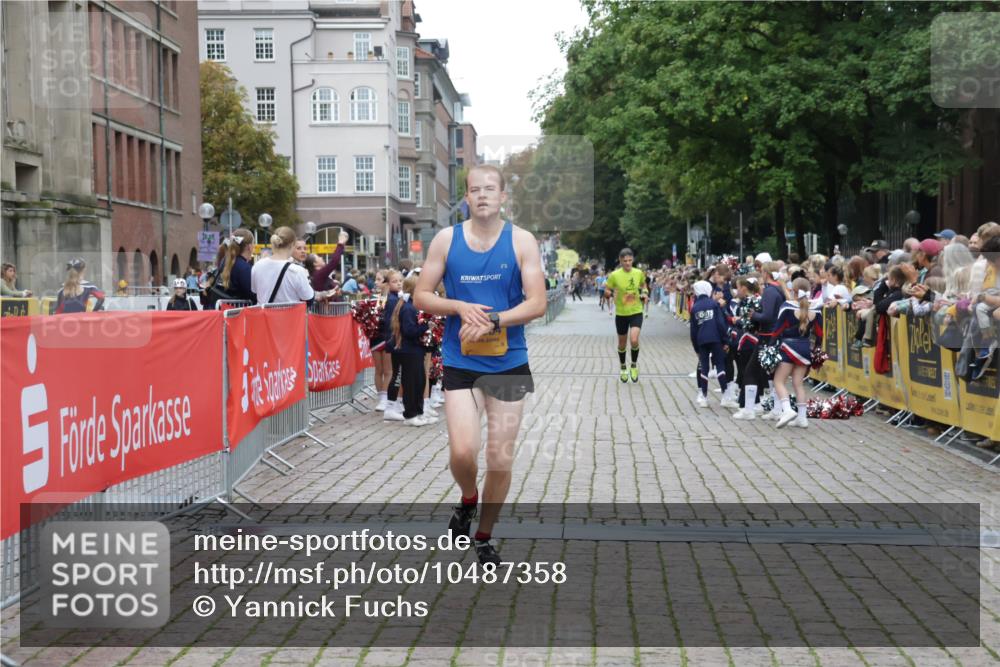 13.09.2026 - Kiel Lauf Yannick Fuchs http://msf.ph/oto/10487358 13.09.2026 10:26:55 Ziel 1717, 3945, 5484, 6509, 9105, 12421, 1102, 2244, 4278, 10034, 10964, 601, 1773, 1800, 9089, 12699, 12738, 7294, 10964 meine-sportfotos.de
