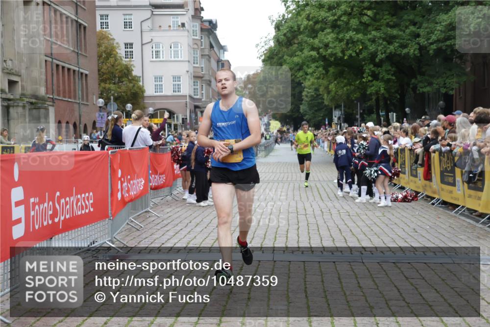 13.09.2026 - Kiel Lauf Yannick Fuchs http://msf.ph/oto/10487359 13.09.2026 10:26:56 Ziel 1717, 3945, 5484, 6509, 9105, 12421, 1102, 2244, 4278, 10034, 10964, 601, 1773, 1800, 9089, 10435, 12699, 12738, 7294, 10964 meine-sportfotos.de