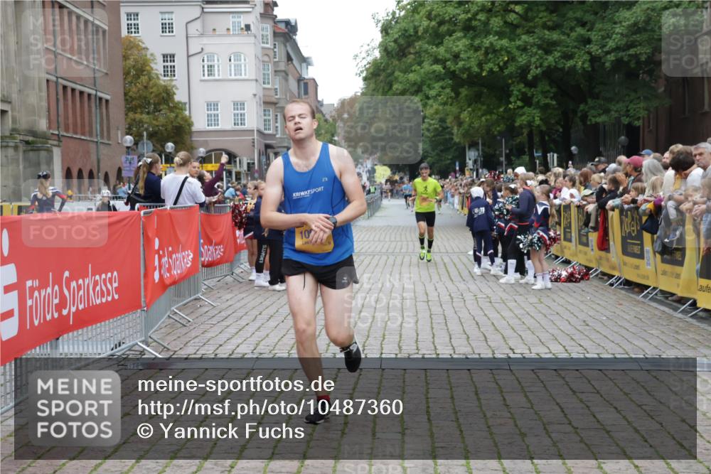 13.09.2026 - Kiel Lauf Yannick Fuchs http://msf.ph/oto/10487360 13.09.2026 10:26:56 Ziel 1717, 3945, 5484, 6509, 9105, 12421, 1102, 2244, 4278, 10034, 10964, 601, 1773, 1800, 9089, 10435, 12699, 12738, 7294, 10964 meine-sportfotos.de