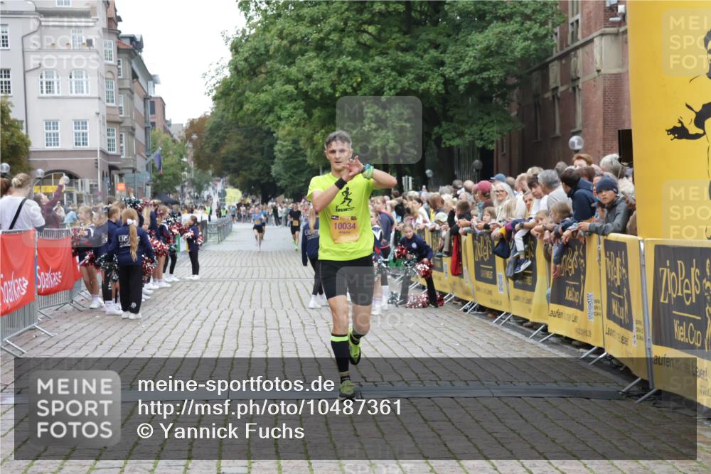 13.09.2026 - Kiel Lauf Yannick Fuchs http://msf.ph/oto/10487361 13.09.2026 10:27:00 Ziel 601, 3945, 5484, 6509, 9105, 12421, 12699, 12738, 1102, 1717, 2244, 4278, 10034, 12421, 1773, 1800, 8846, 9089, 10435, 10034, 10964 meine-sportfotos.de