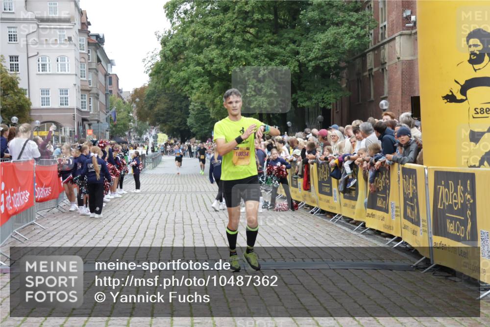 13.09.2026 - Kiel Lauf Yannick Fuchs http://msf.ph/oto/10487362 13.09.2026 10:27:00 Ziel 601, 3945, 5484, 6509, 9105, 12421, 12699, 12738, 1102, 1717, 2244, 4278, 10034, 12421, 1773, 1800, 8846, 9089, 10435, 10034, 10964 meine-sportfotos.de