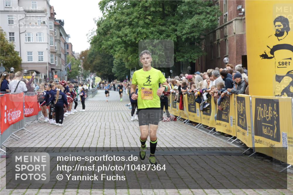 13.09.2026 - Kiel Lauf Yannick Fuchs http://msf.ph/oto/10487364 13.09.2026 10:27:01 Ziel 601, 3945, 5484, 6509, 9105, 12699, 12738, 1102, 1717, 2244, 3945, 4278, 10034, 12421, 1773, 1800, 8846, 9089, 10435, 10784, 10034, 10964 meine-sportfotos.de