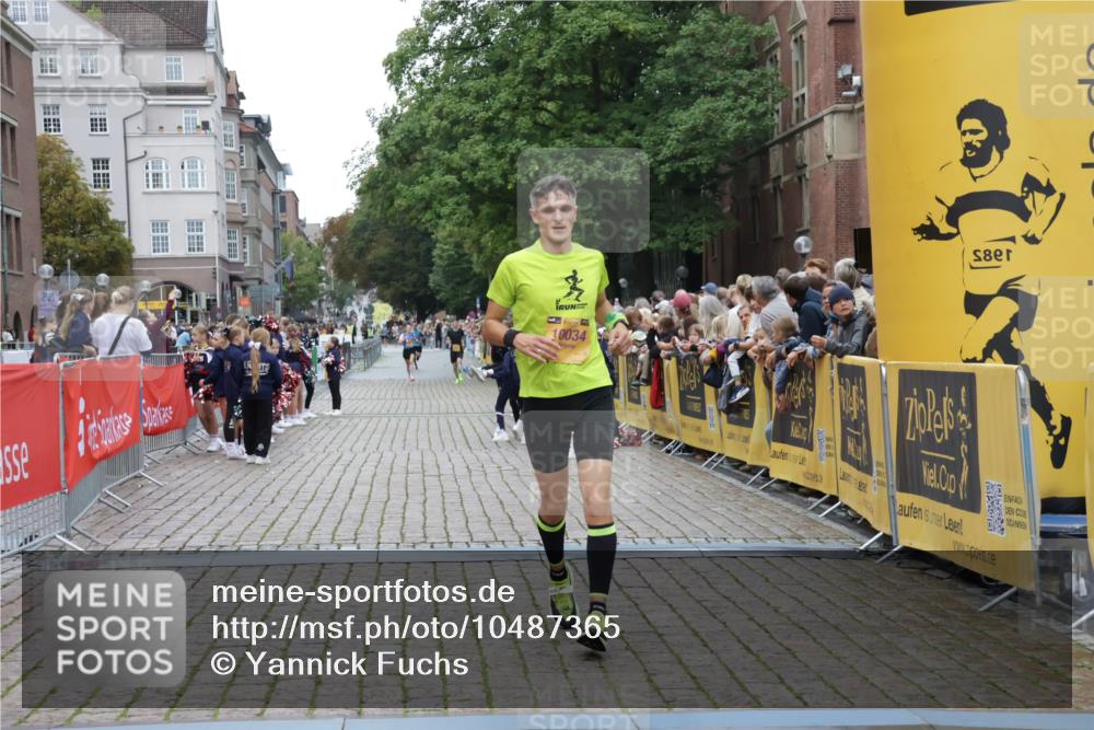 13.09.2026 - Kiel Lauf Yannick Fuchs http://msf.ph/oto/10487365 13.09.2026 10:27:01 Ziel 601, 3945, 5484, 6509, 9105, 12699, 12738, 1102, 1717, 2244, 3945, 4278, 10034, 12421, 1773, 1800, 8846, 9089, 10435, 10784, 10034, 10964 meine-sportfotos.de